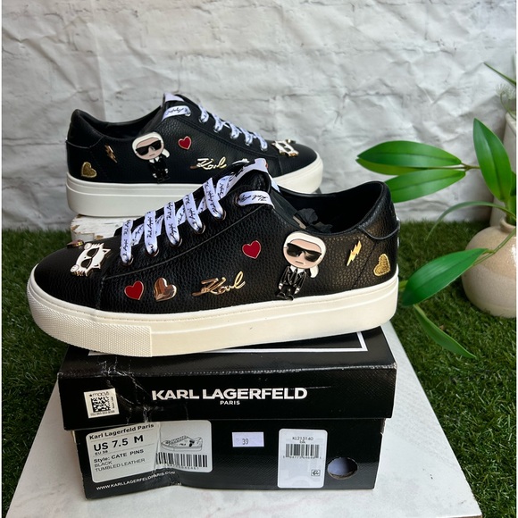Karl Lagerfeld Paris US 7.5 EU 37.5
CATE PINS
BLACK
TUMBLED LEATHER
Like new - Picture 16 of 16